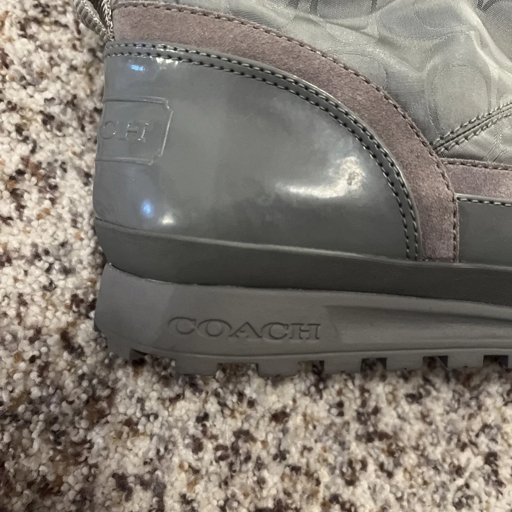 Women's Coach Gray Demure Double Winter‎ Puffer Boots Size 10B Great Condition